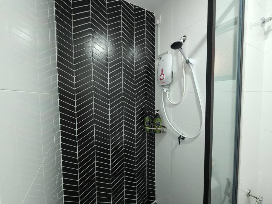 Horizon08 - 8 Mins To Concubine Lane And Old Town Ipoh, 3 Mins Walking To Food Places & Convenient Store By Happy *