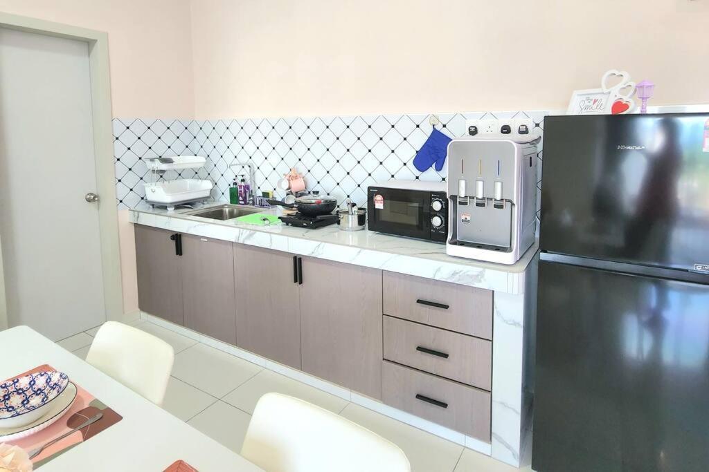 Apartment Horizon08 - 8 Mins To Concubine Lane And Old Town Ipoh, 3 Mins Walking To Food Places & Convenient Store By Happy *